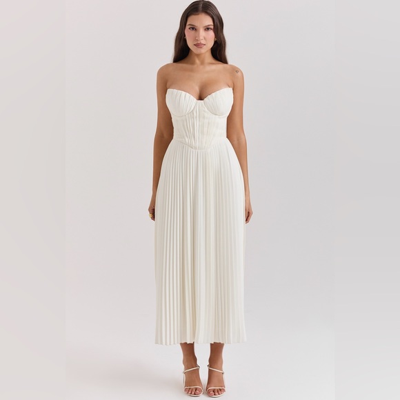 Amorata Ivory Pleated Maxi Dress - Picture 2 of 10